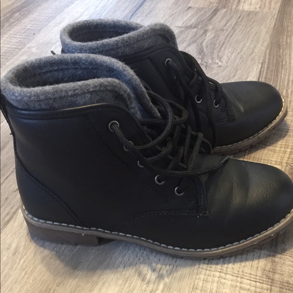 The Children's Place Other - Children’s Place boys boots. Size 3.